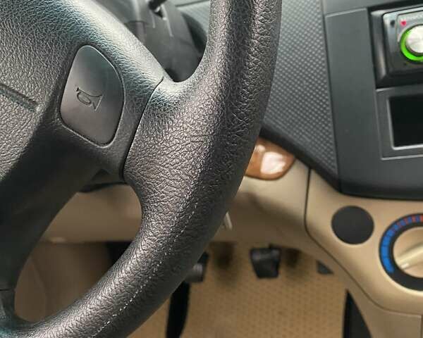 Серый Шевроле Авео, объемом двигателя 1.6 л и пробегом 173 тыс. км за 3700 $, фото 10 на Automoto.ua