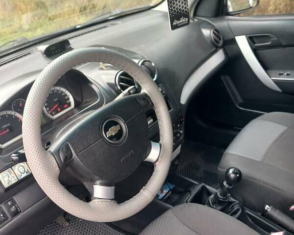 Сірий Шевроле Авео, об'ємом двигуна 1.5 л та пробігом 275 тис. км за 2350 $, фото 17 на Automoto.ua