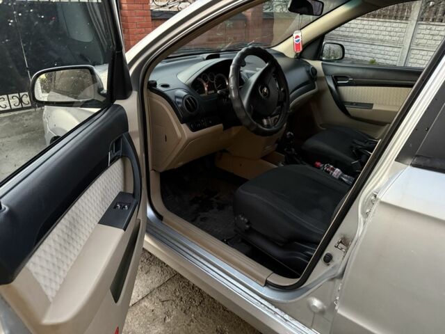 Серый Шевроле Авео, объемом двигателя 1.6 л и пробегом 250 тыс. км за 3100 $, фото 6 на Automoto.ua