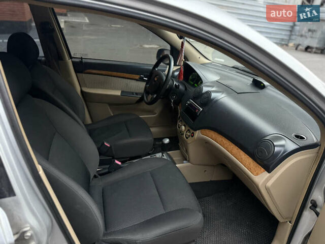 Серый Шевроле Авео, объемом двигателя 1.6 л и пробегом 198 тыс. км за 3700 $, фото 4 на Automoto.ua