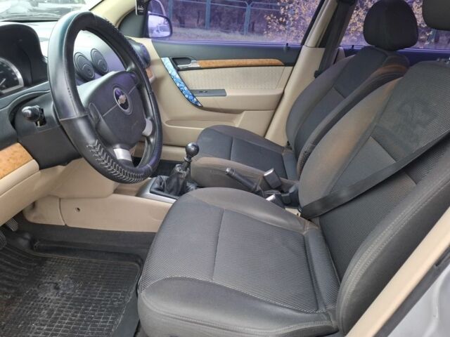 Серый Шевроле Авео, объемом двигателя 1.6 л и пробегом 190 тыс. км за 3999 $, фото 5 на Automoto.ua