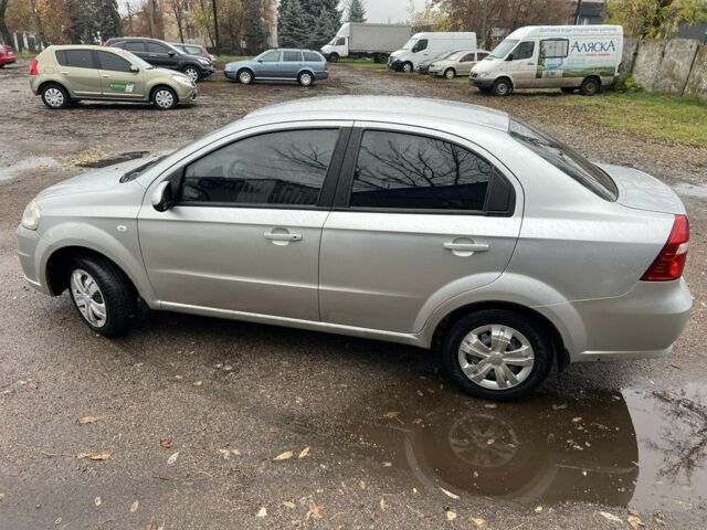 Серый Шевроле Авео, объемом двигателя 1.6 л и пробегом 250 тыс. км за 3700 $, фото 3 на Automoto.ua