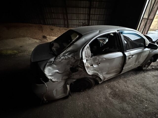 Серый Шевроле Авео, объемом двигателя 1.6 л и пробегом 300 тыс. км за 2000 $, фото 5 на Automoto.ua