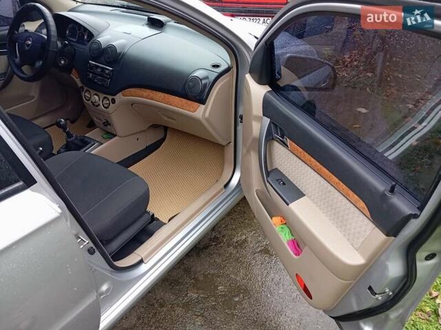 Серый Шевроле Авео, объемом двигателя 1.6 л и пробегом 223 тыс. км за 4200 $, фото 1 на Automoto.ua