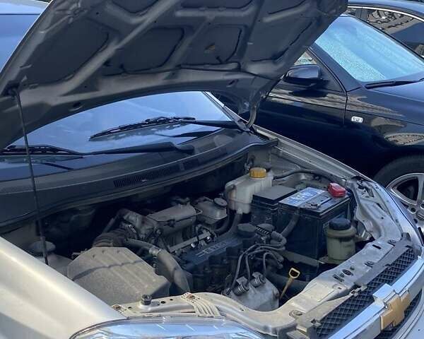 Серый Шевроле Авео, объемом двигателя 1.5 л и пробегом 80 тыс. км за 4200 $, фото 1 на Automoto.ua