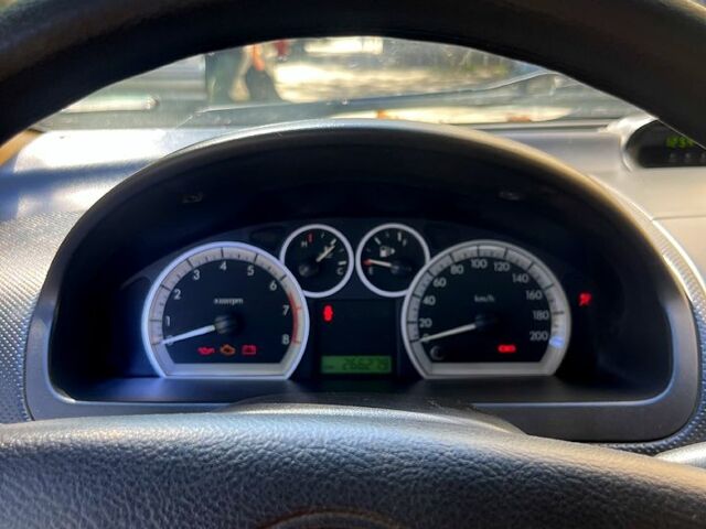 Сірий Шевроле Авео, об'ємом двигуна 1.6 л та пробігом 266 тис. км за 3200 $, фото 6 на Automoto.ua