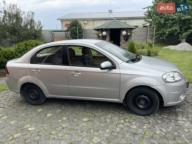 Сірий Шевроле Авео, об'ємом двигуна 1.6 л та пробігом 141 тис. км за 4900 $, фото 2 на Automoto.ua