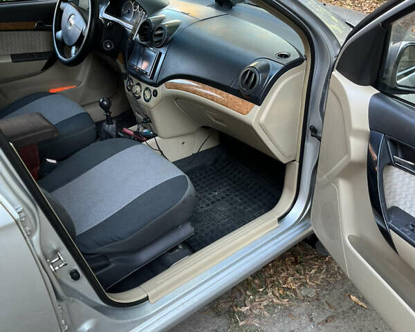 Серый Шевроле Авео, объемом двигателя 1.6 л и пробегом 398 тыс. км за 2800 $, фото 7 на Automoto.ua