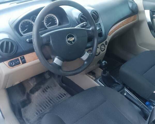 Серый Шевроле Авео, объемом двигателя 1.5 л и пробегом 280 тыс. км за 1600 $, фото 9 на Automoto.ua