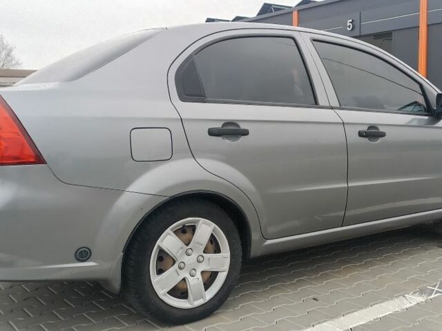 Серый Шевроле Авео, объемом двигателя 1.5 л и пробегом 244 тыс. км за 4600 $, фото 3 на Automoto.ua