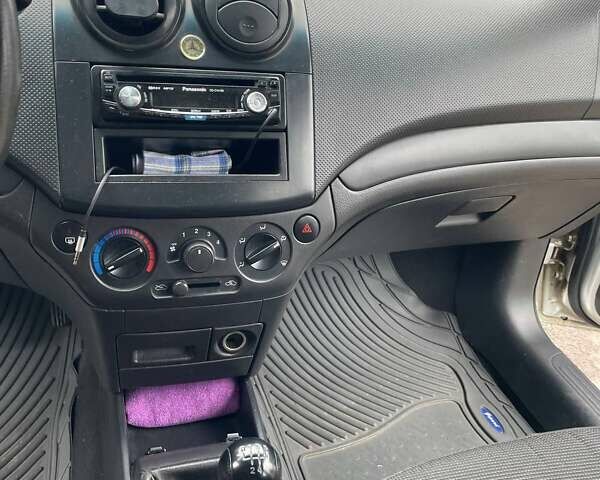 Серый Шевроле Авео, объемом двигателя 1.5 л и пробегом 250 тыс. км за 3600 $, фото 12 на Automoto.ua