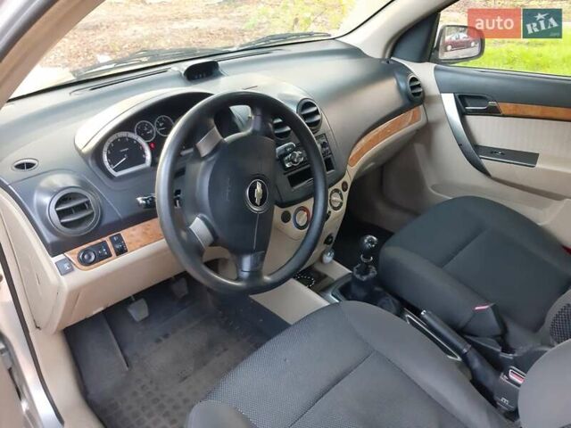 Серый Шевроле Авео, объемом двигателя 1.6 л и пробегом 170 тыс. км за 5500 $, фото 2 на Automoto.ua