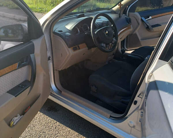 Серый Шевроле Авео, объемом двигателя 1.6 л и пробегом 212 тыс. км за 4300 $, фото 5 на Automoto.ua