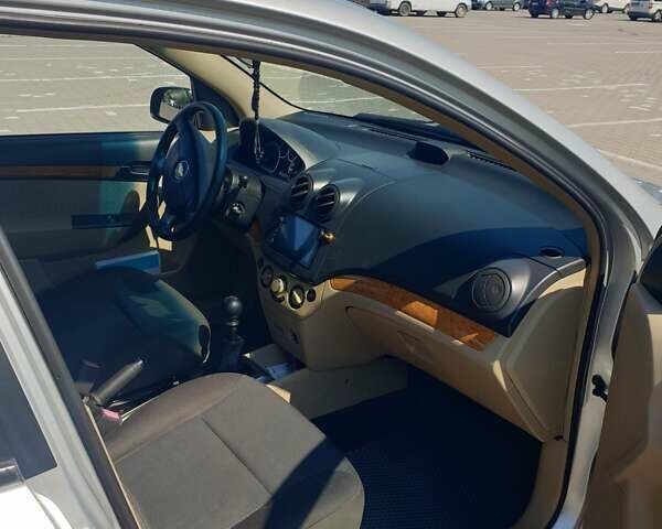 Серый Шевроле Авео, объемом двигателя 1.6 л и пробегом 70 тыс. км за 5100 $, фото 6 на Automoto.ua