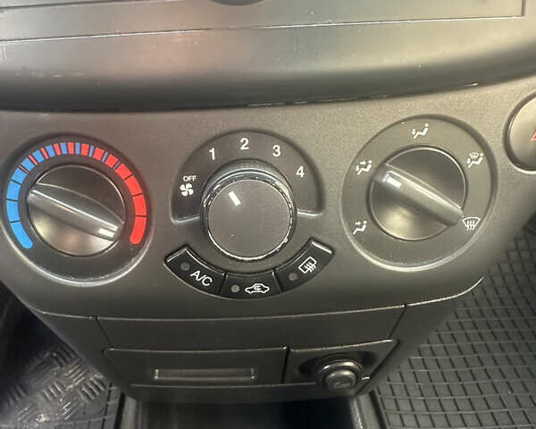 Серый Шевроле Авео, объемом двигателя 1.4 л и пробегом 175 тыс. км за 3350 $, фото 7 на Automoto.ua