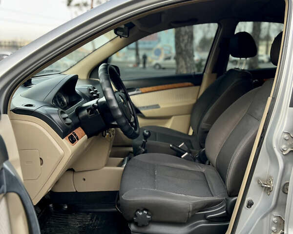 Серый Шевроле Авео, объемом двигателя 1.6 л и пробегом 220 тыс. км за 3300 $, фото 29 на Automoto.ua