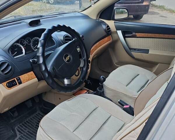 Серый Шевроле Авео, объемом двигателя 1.6 л и пробегом 142 тыс. км за 3850 $, фото 1 на Automoto.ua
