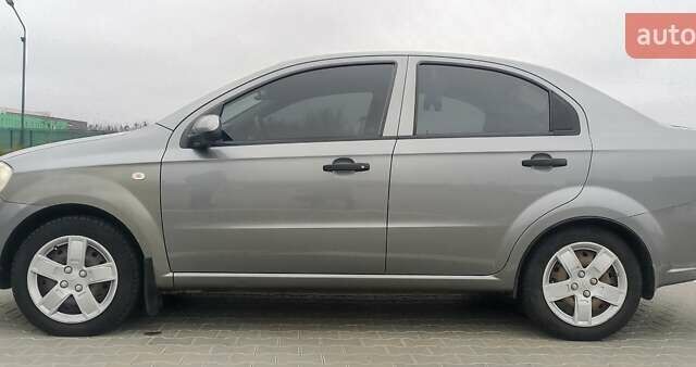 Серый Шевроле Авео, объемом двигателя 1.5 л и пробегом 244 тыс. км за 4500 $, фото 3 на Automoto.ua