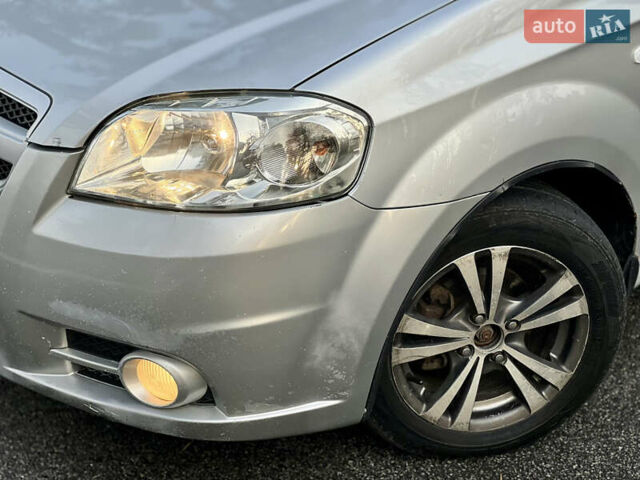 Серый Шевроле Авео, объемом двигателя 1.6 л и пробегом 220 тыс. км за 3300 $, фото 2 на Automoto.ua