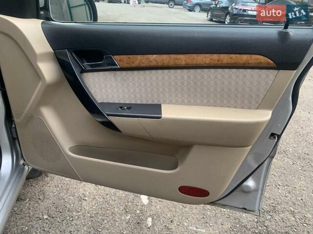 Серый Шевроле Авео, объемом двигателя 1.6 л и пробегом 185 тыс. км за 3891 $, фото 11 на Automoto.ua