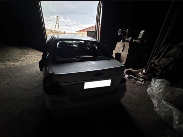 Серый Шевроле Авео, объемом двигателя 1.6 л и пробегом 300 тыс. км за 2000 $, фото 4 на Automoto.ua
