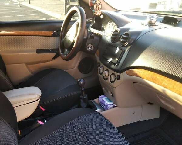 Серый Шевроле Авео, объемом двигателя 1.6 л и пробегом 225 тыс. км за 3700 $, фото 4 на Automoto.ua