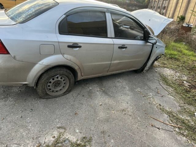 Серый Шевроле Авео, объемом двигателя 1.5 л и пробегом 205 тыс. км за 850 $, фото 3 на Automoto.ua