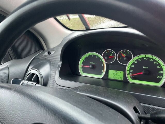 Серый Шевроле Авео, объемом двигателя 1.5 л и пробегом 204 тыс. км за 2800 $, фото 7 на Automoto.ua