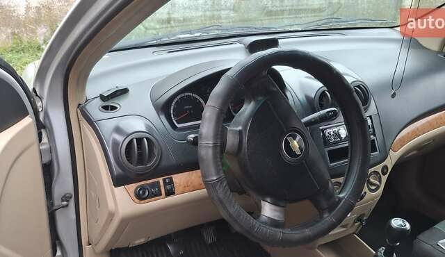 Серый Шевроле Авео, объемом двигателя 1.6 л и пробегом 250 тыс. км за 3800 $, фото 1 на Automoto.ua