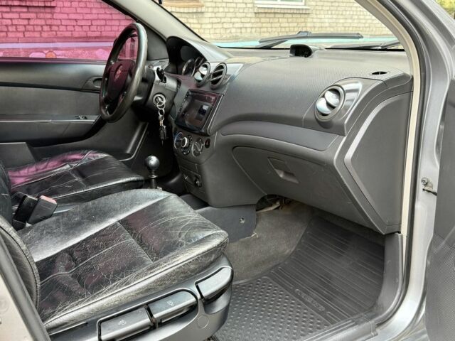 Серый Шевроле Авео, объемом двигателя 1.5 л и пробегом 277 тыс. км за 3899 $, фото 7 на Automoto.ua