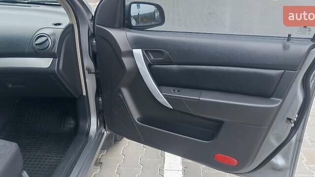 Серый Шевроле Авео, объемом двигателя 1.5 л и пробегом 244 тыс. км за 4500 $, фото 13 на Automoto.ua