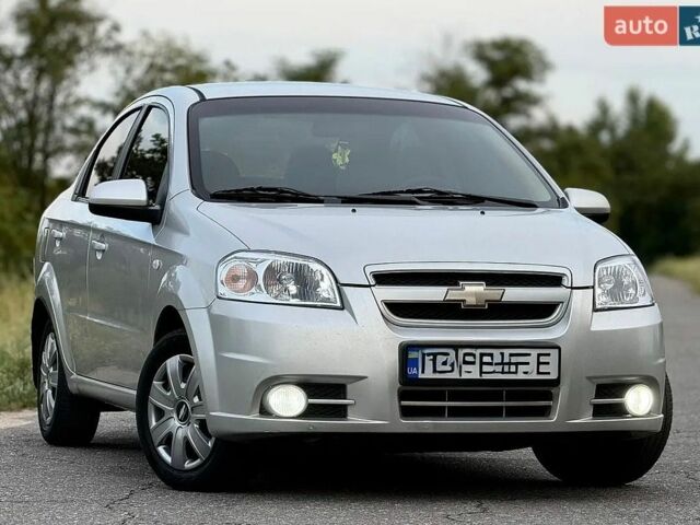 Серый Шевроле Авео, объемом двигателя 1.6 л и пробегом 137 тыс. км за 3999 $, фото 3 на Automoto.ua