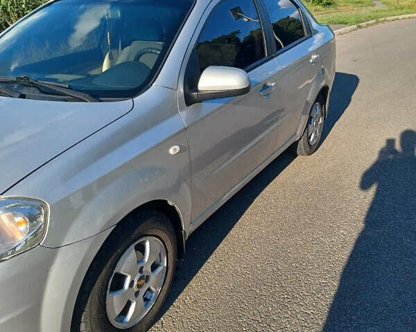 Серый Шевроле Авео, объемом двигателя 1.6 л и пробегом 212 тыс. км за 4300 $, фото 1 на Automoto.ua
