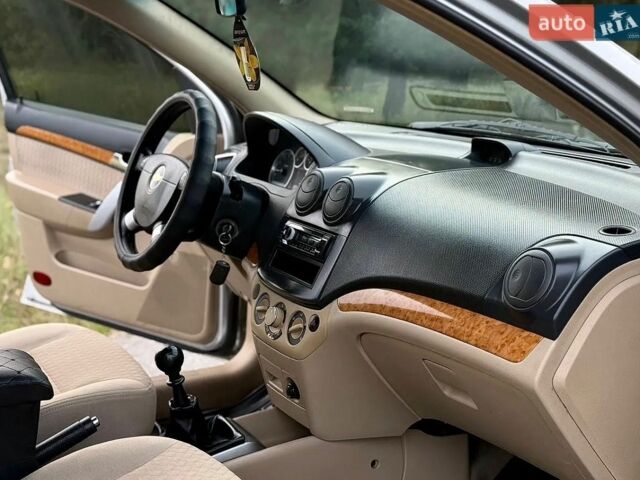Серый Шевроле Авео, объемом двигателя 1.6 л и пробегом 137 тыс. км за 3999 $, фото 18 на Automoto.ua