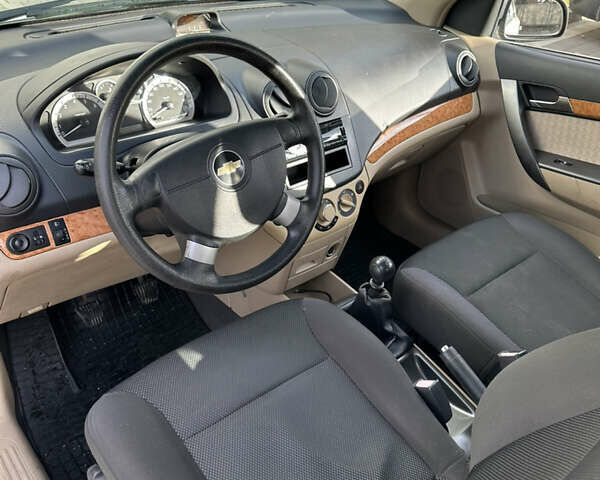 Серый Шевроле Авео, объемом двигателя 1.6 л и пробегом 87 тыс. км за 4800 $, фото 4 на Automoto.ua
