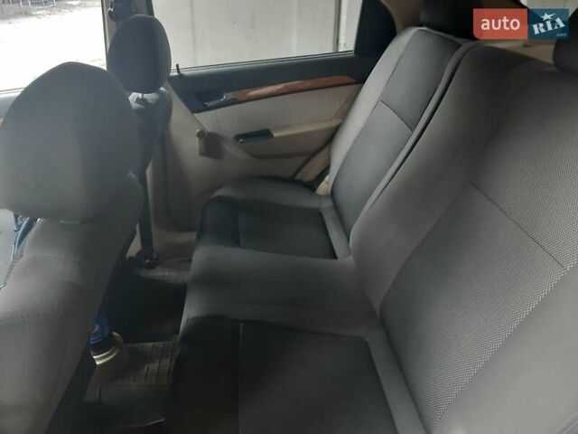 Серый Шевроле Авео, объемом двигателя 1.6 л и пробегом 170 тыс. км за 5500 $, фото 3 на Automoto.ua