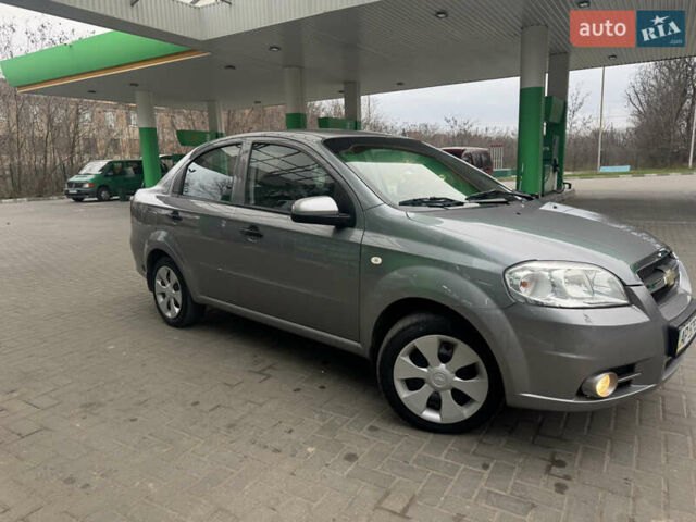 Серый Шевроле Авео, объемом двигателя 1.5 л и пробегом 154 тыс. км за 4800 $, фото 2 на Automoto.ua