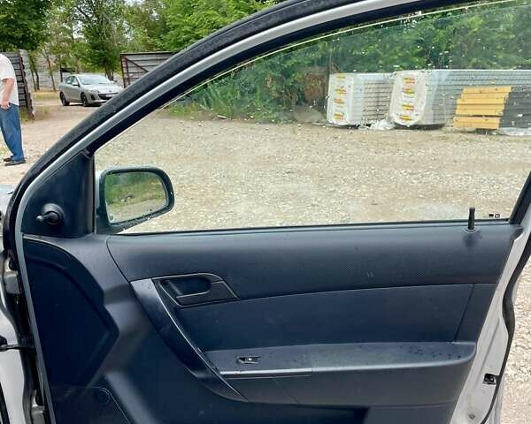 Серый Шевроле Авео, объемом двигателя 1.5 л и пробегом 216 тыс. км за 4500 $, фото 11 на Automoto.ua