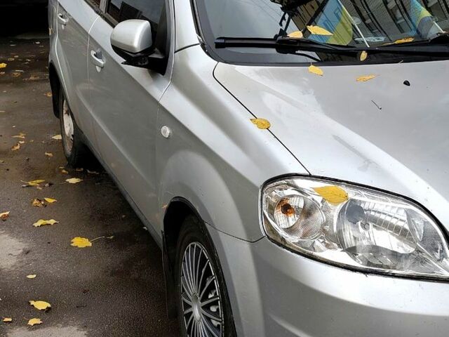 Серый Шевроле Авео, объемом двигателя 1.6 л и пробегом 390 тыс. км за 2599 $, фото 1 на Automoto.ua