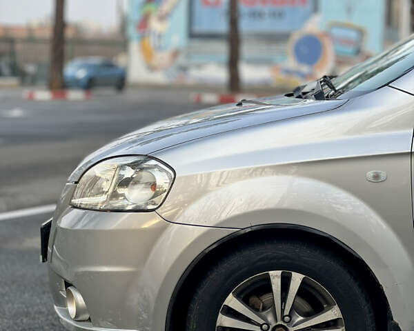 Серый Шевроле Авео, объемом двигателя 1.6 л и пробегом 220 тыс. км за 3300 $, фото 12 на Automoto.ua