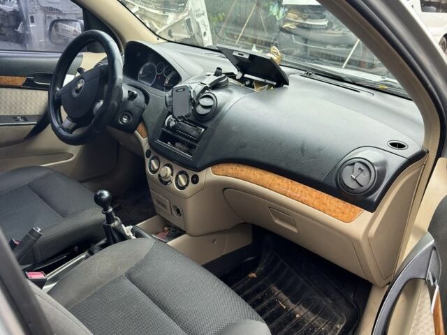 Сірий Шевроле Авео, об'ємом двигуна 1.6 л та пробігом 200 тис. км за 1500 $, фото 2 на Automoto.ua