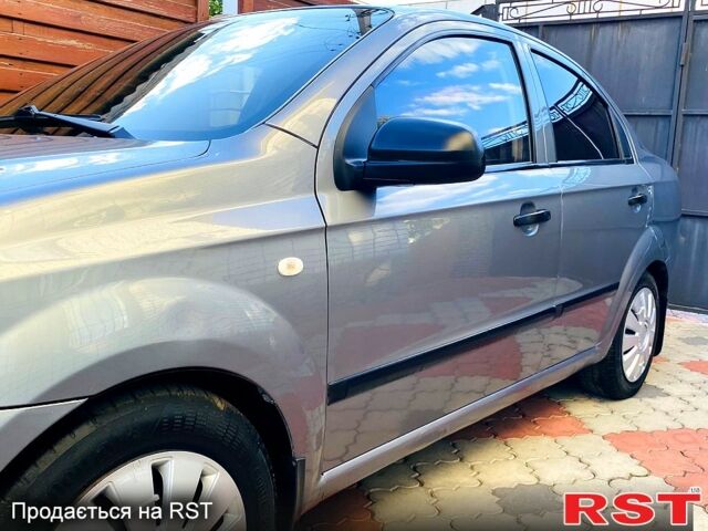 Серый Шевроле Авео, объемом двигателя 1.5 л и пробегом 260 тыс. км за 3800 $, фото 4 на Automoto.ua