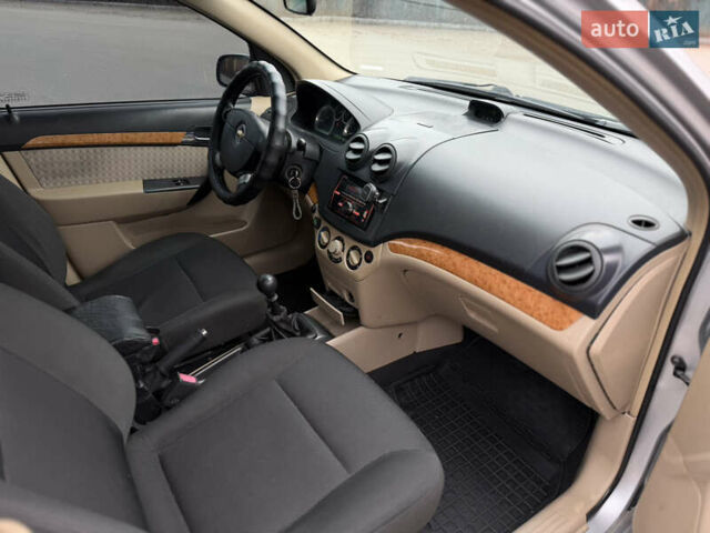 Серый Шевроле Авео, объемом двигателя 1.6 л и пробегом 240 тыс. км за 3200 $, фото 13 на Automoto.ua