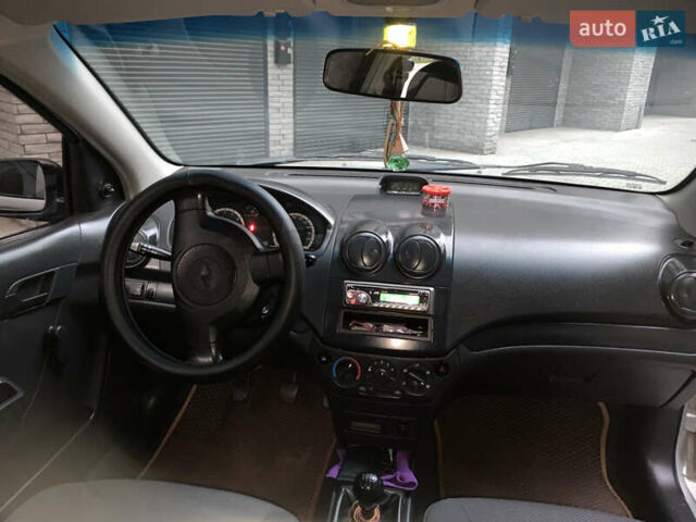 Сірий Шевроле Авео, об'ємом двигуна 1.5 л та пробігом 170 тис. км за 3700 $, фото 2 на Automoto.ua