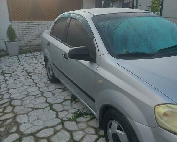 Серый Шевроле Авео, объемом двигателя 1.5 л и пробегом 90 тыс. км за 4200 $, фото 1 на Automoto.ua