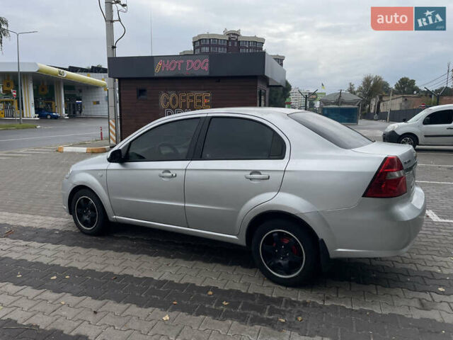 Серый Шевроле Авео, объемом двигателя 1.6 л и пробегом 300 тыс. км за 3300 $, фото 1 на Automoto.ua
