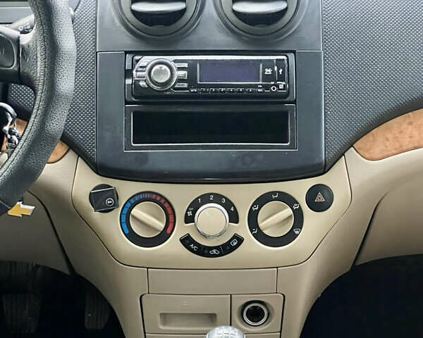 Серый Шевроле Авео, объемом двигателя 1.6 л и пробегом 220 тыс. км за 3300 $, фото 26 на Automoto.ua