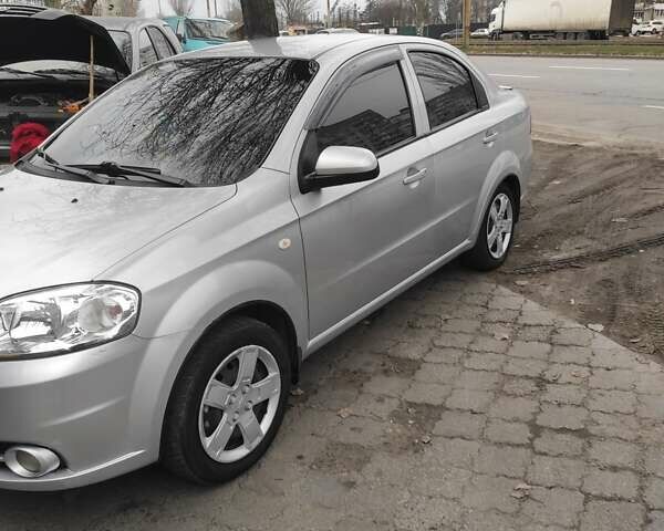 Серый Шевроле Авео, объемом двигателя 1.5 л и пробегом 390 тыс. км за 4100 $, фото 1 на Automoto.ua