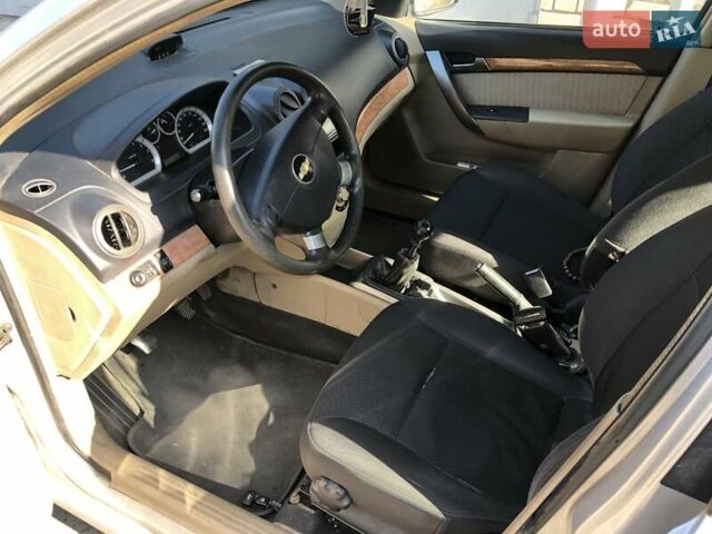 Серый Шевроле Авео, объемом двигателя 1.6 л и пробегом 355 тыс. км за 2900 $, фото 2 на Automoto.ua