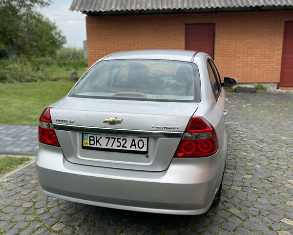Сірий Шевроле Авео, об'ємом двигуна 1.6 л та пробігом 141 тис. км за 4900 $, фото 1 на Automoto.ua
